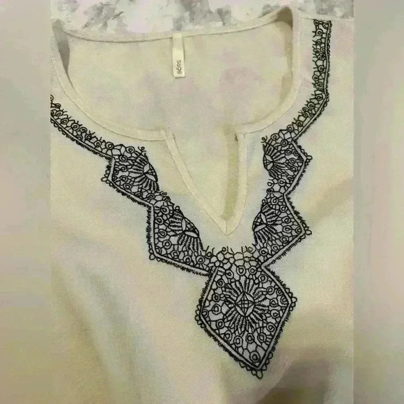 Sage Brand Ivory Sleeveless Embroidered Neckline Boho Dress Size Medium - Picture 2 of 4